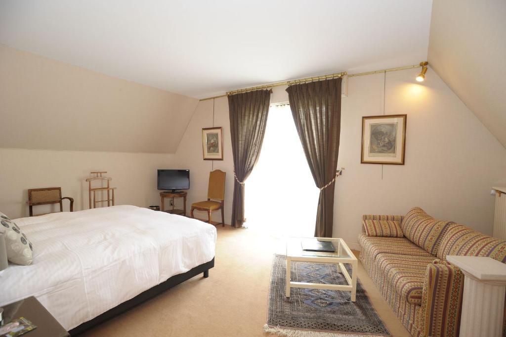 Hotel Logis Le Relais De La Poste Neuvéglise Oda fotoğraf