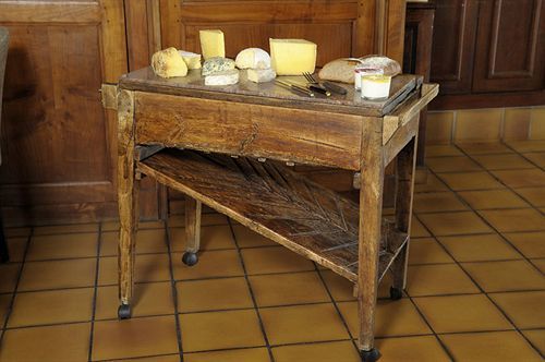 Hotel Logis Le Relais De La Poste Neuvéglise Dış mekan fotoğraf