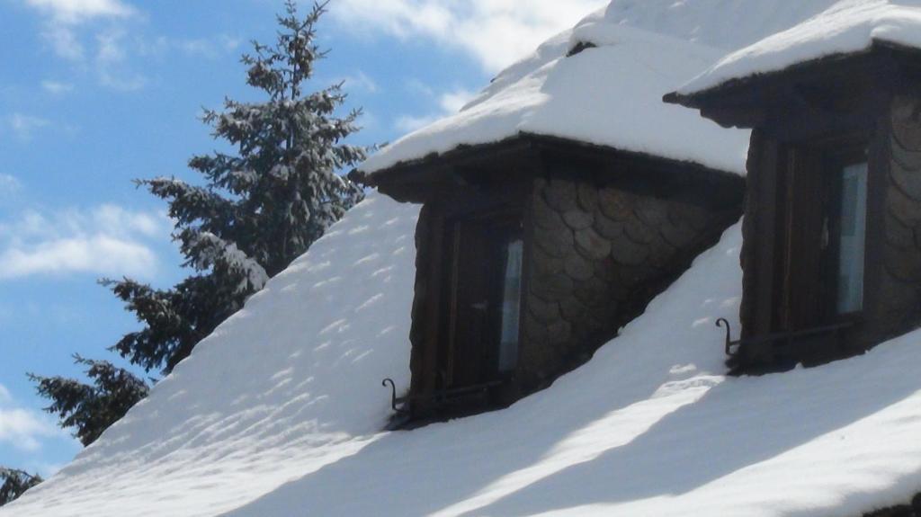 Hotel Logis Le Relais De La Poste Neuvéglise Dış mekan fotoğraf