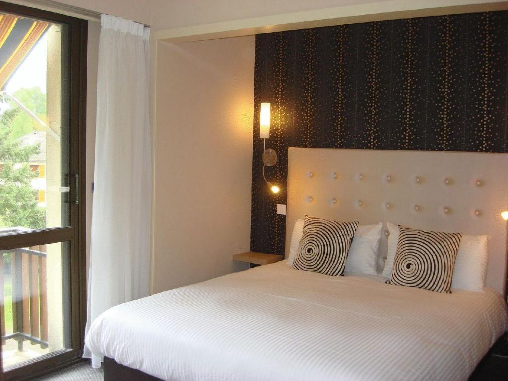 Hotel Logis Le Relais De La Poste Neuvéglise Dış mekan fotoğraf