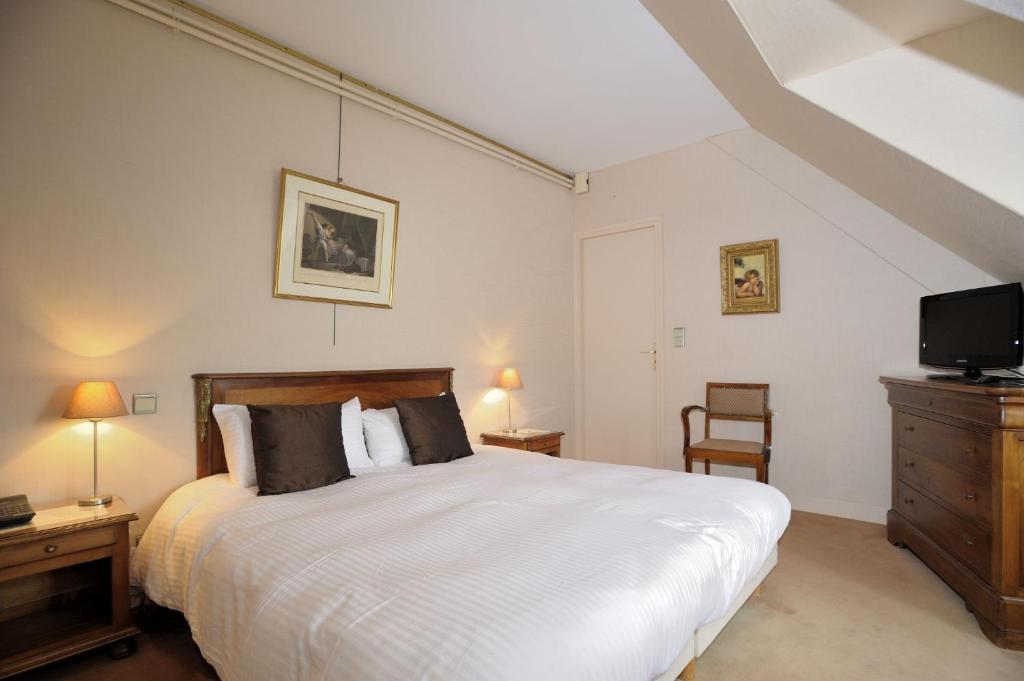 Hotel Logis Le Relais De La Poste Neuvéglise Dış mekan fotoğraf
