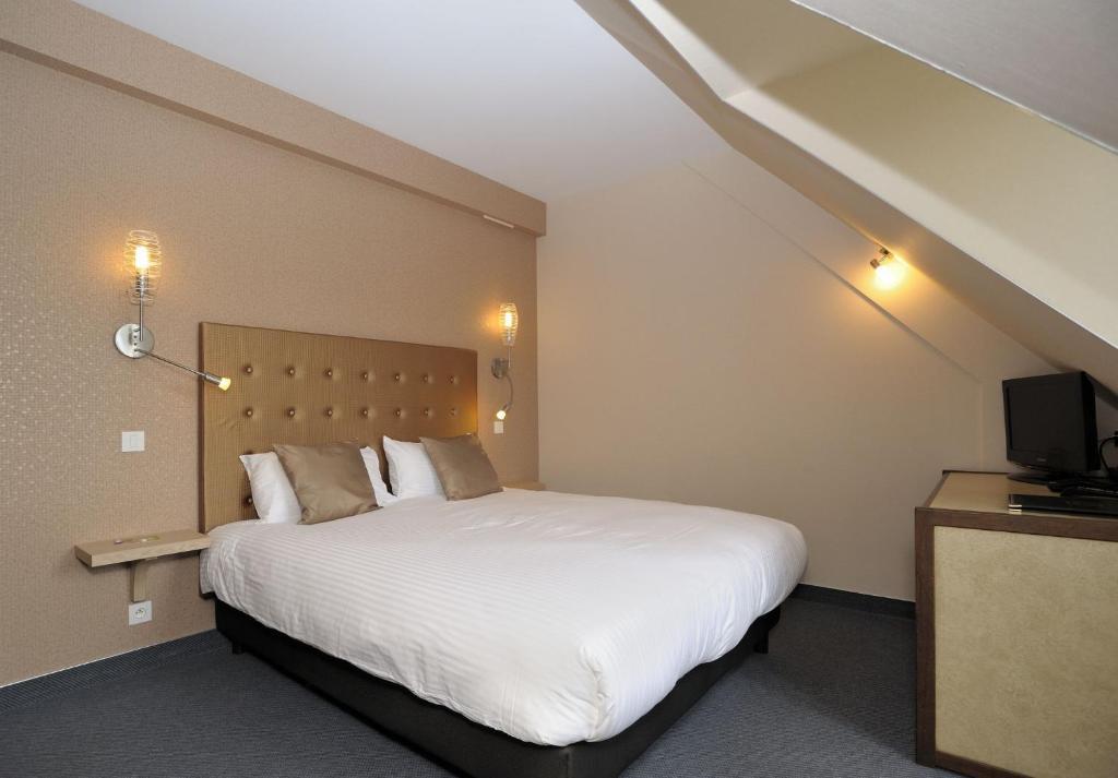 Hotel Logis Le Relais De La Poste Neuvéglise Oda fotoğraf